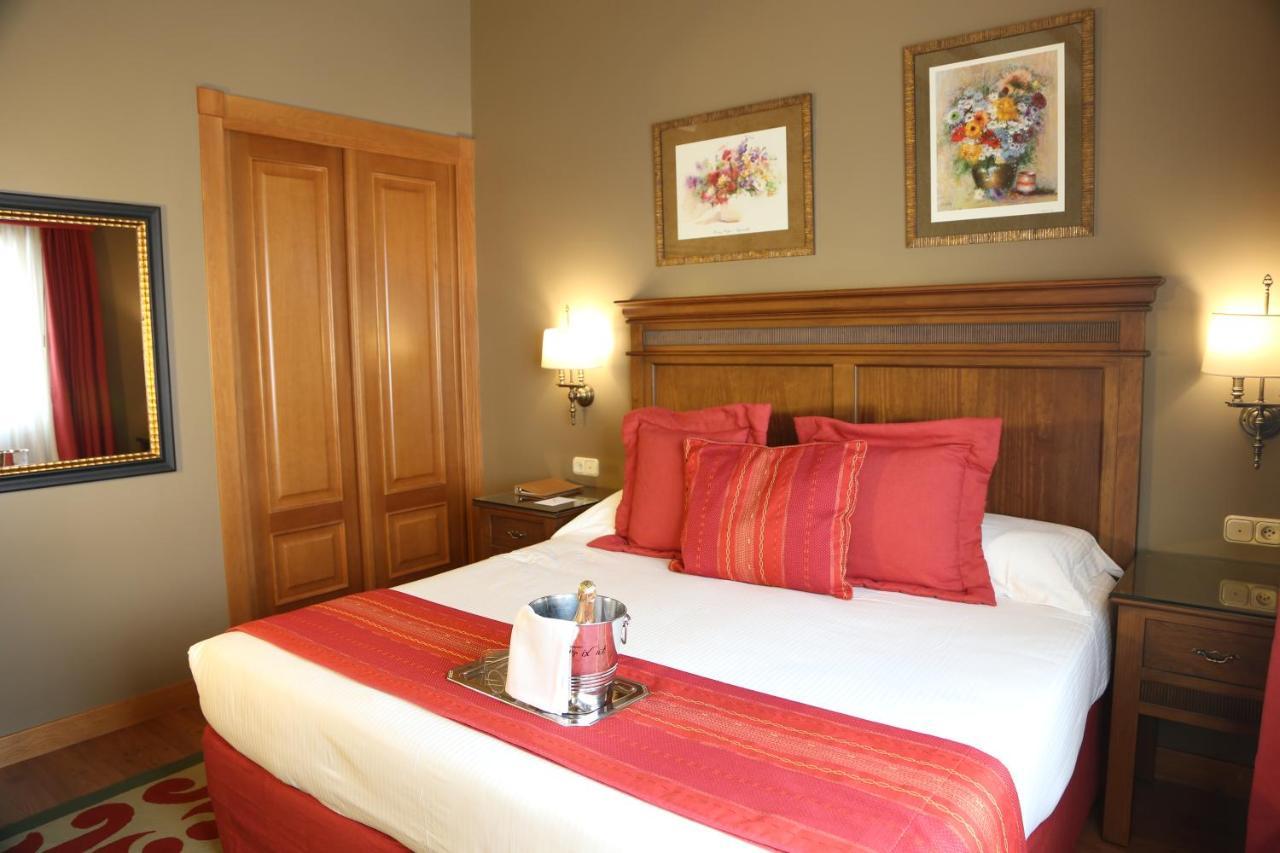 Gran Hotel Los Abetos ซานติอาโก เด กอมโปสเตลา ภายนอก รูปภาพ