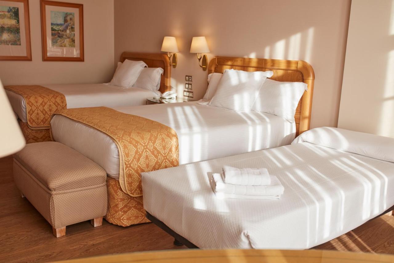 Gran Hotel Los Abetos ซานติอาโก เด กอมโปสเตลา ภายนอก รูปภาพ