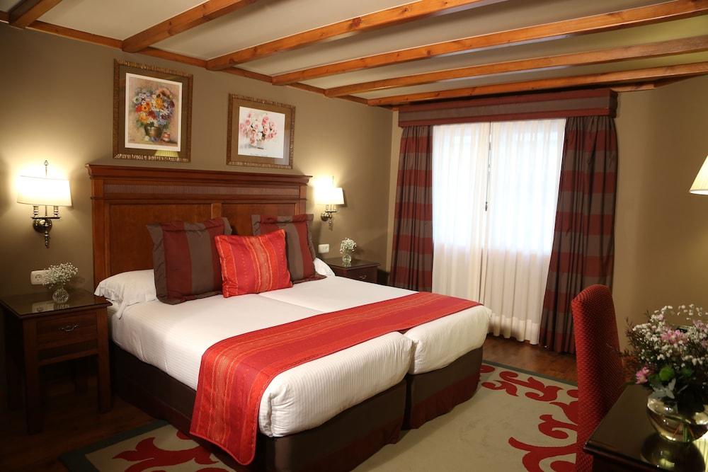 Gran Hotel Los Abetos ซานติอาโก เด กอมโปสเตลา ภายนอก รูปภาพ