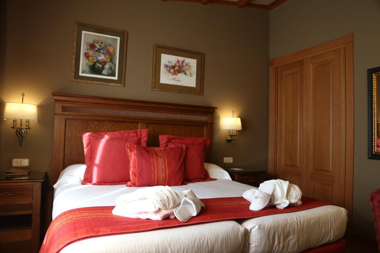 Gran Hotel Los Abetos ซานติอาโก เด กอมโปสเตลา ภายนอก รูปภาพ