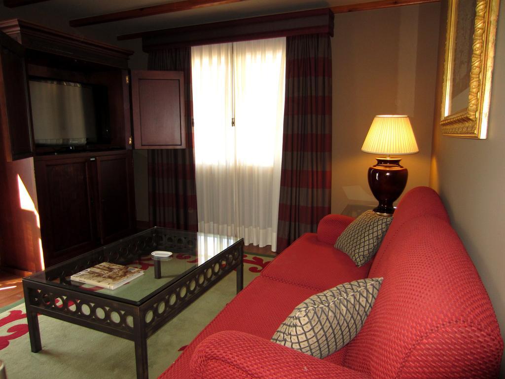Gran Hotel Los Abetos ซานติอาโก เด กอมโปสเตลา ภายนอก รูปภาพ