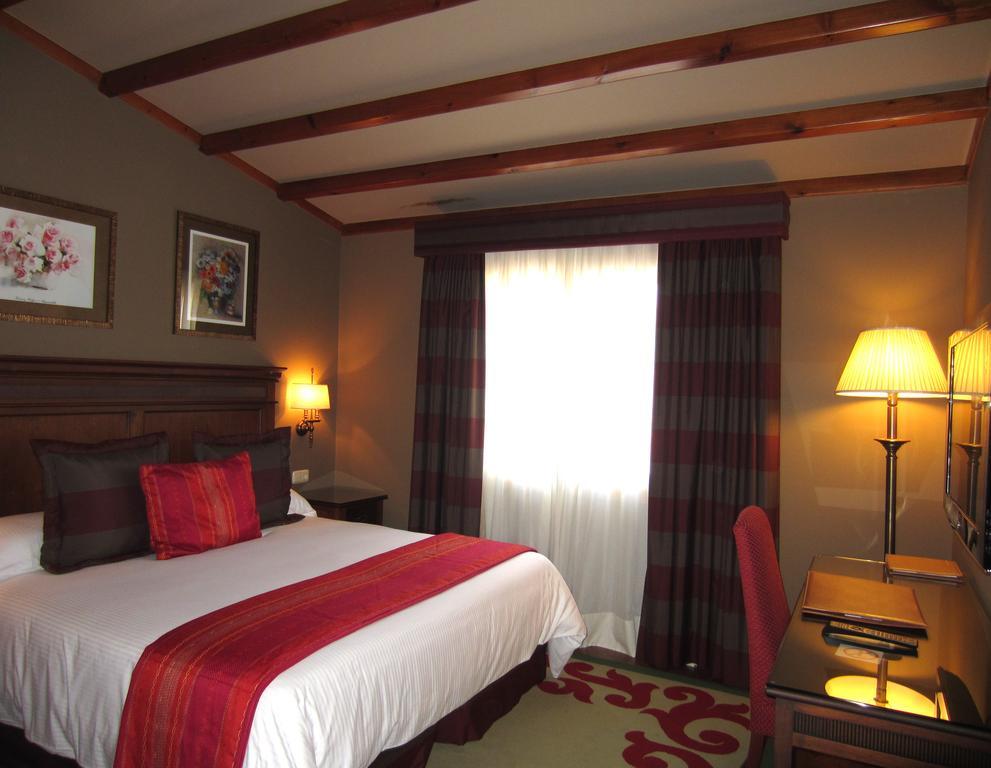 Gran Hotel Los Abetos ซานติอาโก เด กอมโปสเตลา ภายนอก รูปภาพ