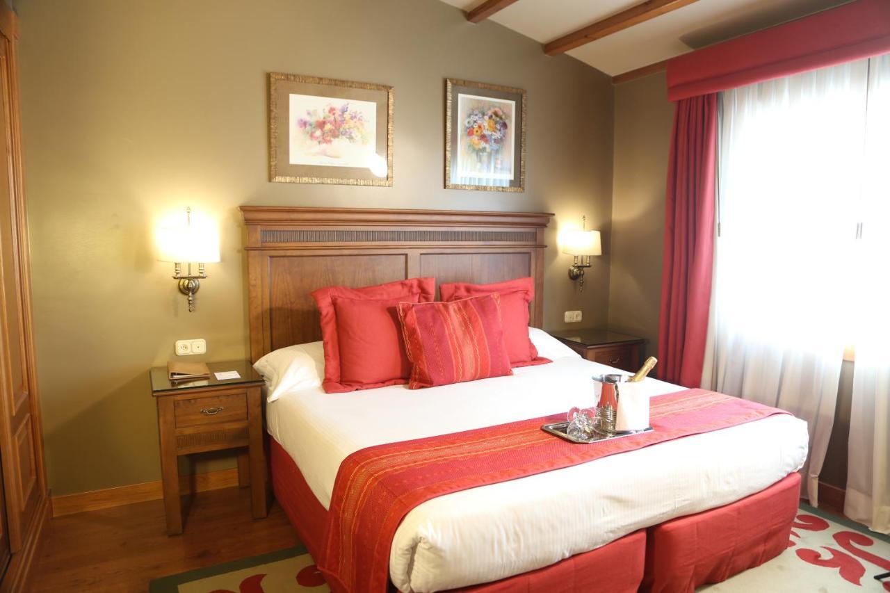 Gran Hotel Los Abetos ซานติอาโก เด กอมโปสเตลา ภายนอก รูปภาพ